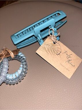Turquoise Hair Clip with Light Blue Coiled Hair Ties